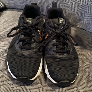 Nike Black and gold Women's Sneakers shoes 8.5 running A00501